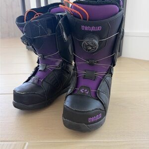 thirtytwo Women's Black and Purple Snowboarding Boots size 6